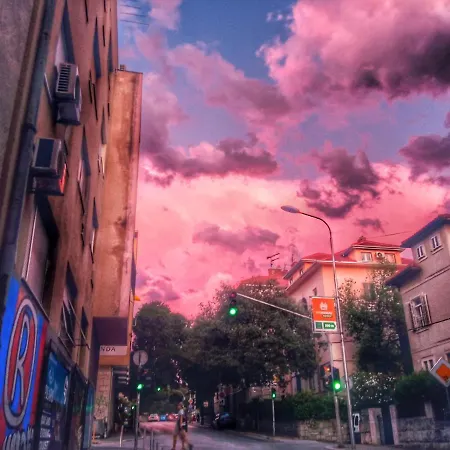 Lucky Gostinjska kuća *